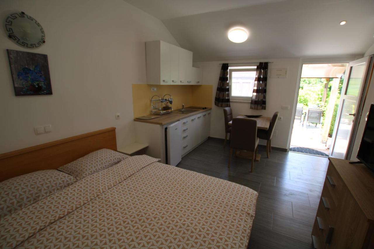 Apartments Green Garden Labinci 客房 照片